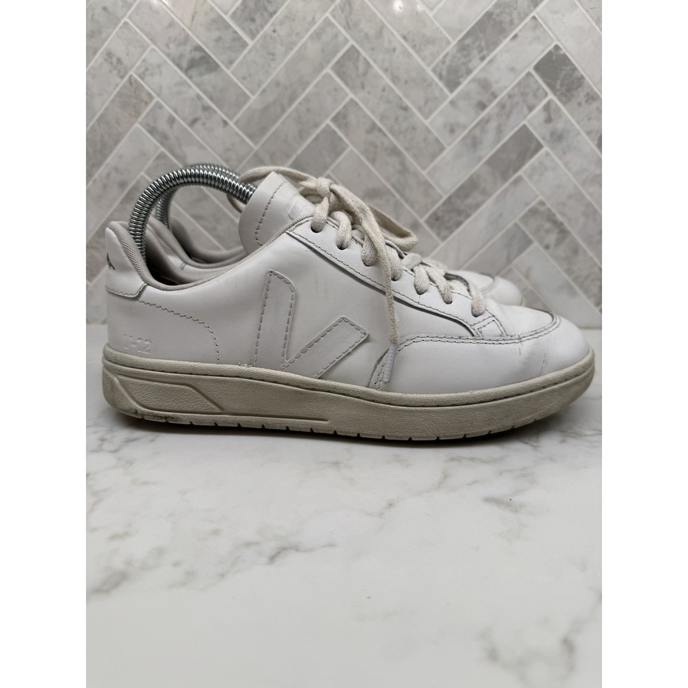 Veja V-12 V12 Trainers Shoes Womens Size 7 White Gum Low Top Leather Sneakers